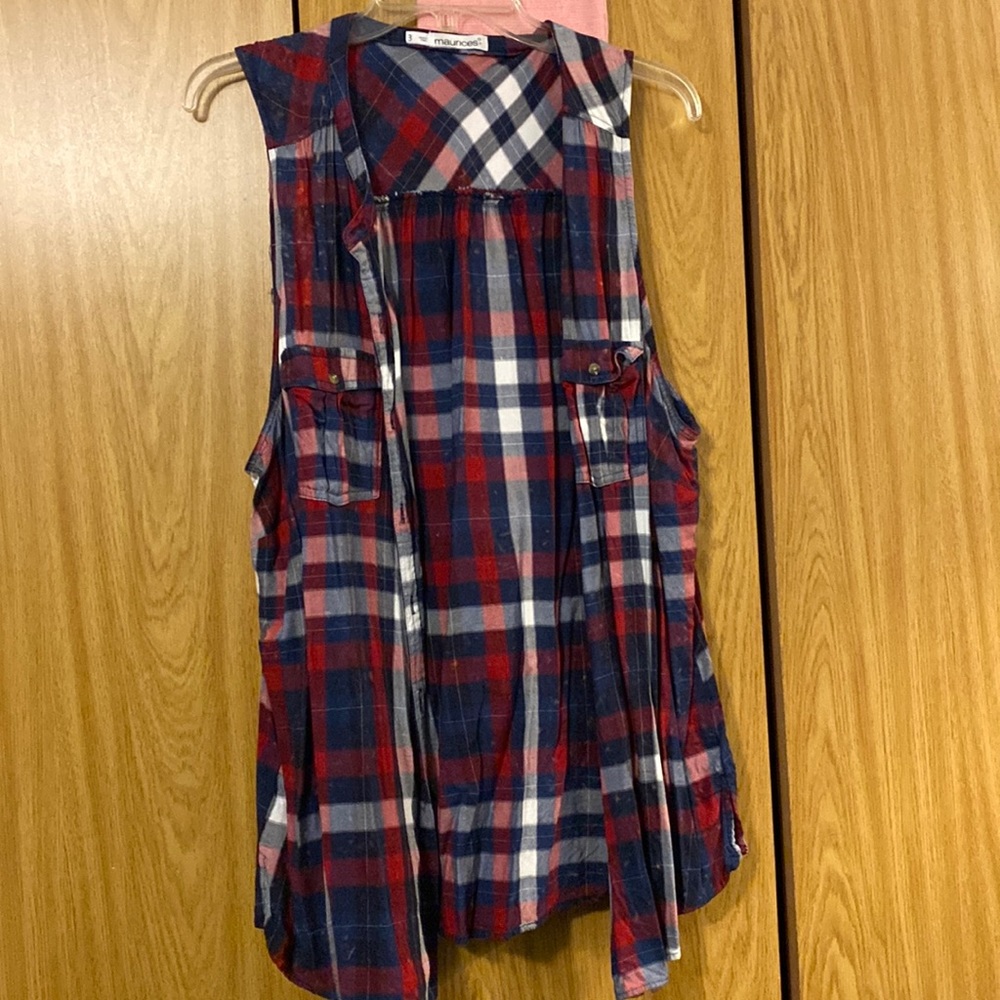 Maurice’s sleeveless vest